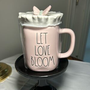 Let love Bloom coffee/tea mug
